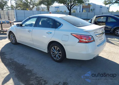 2015 Nissan Altima 2.5 S из США, поврежденный, VIN 1N4AL3AP2FC225610